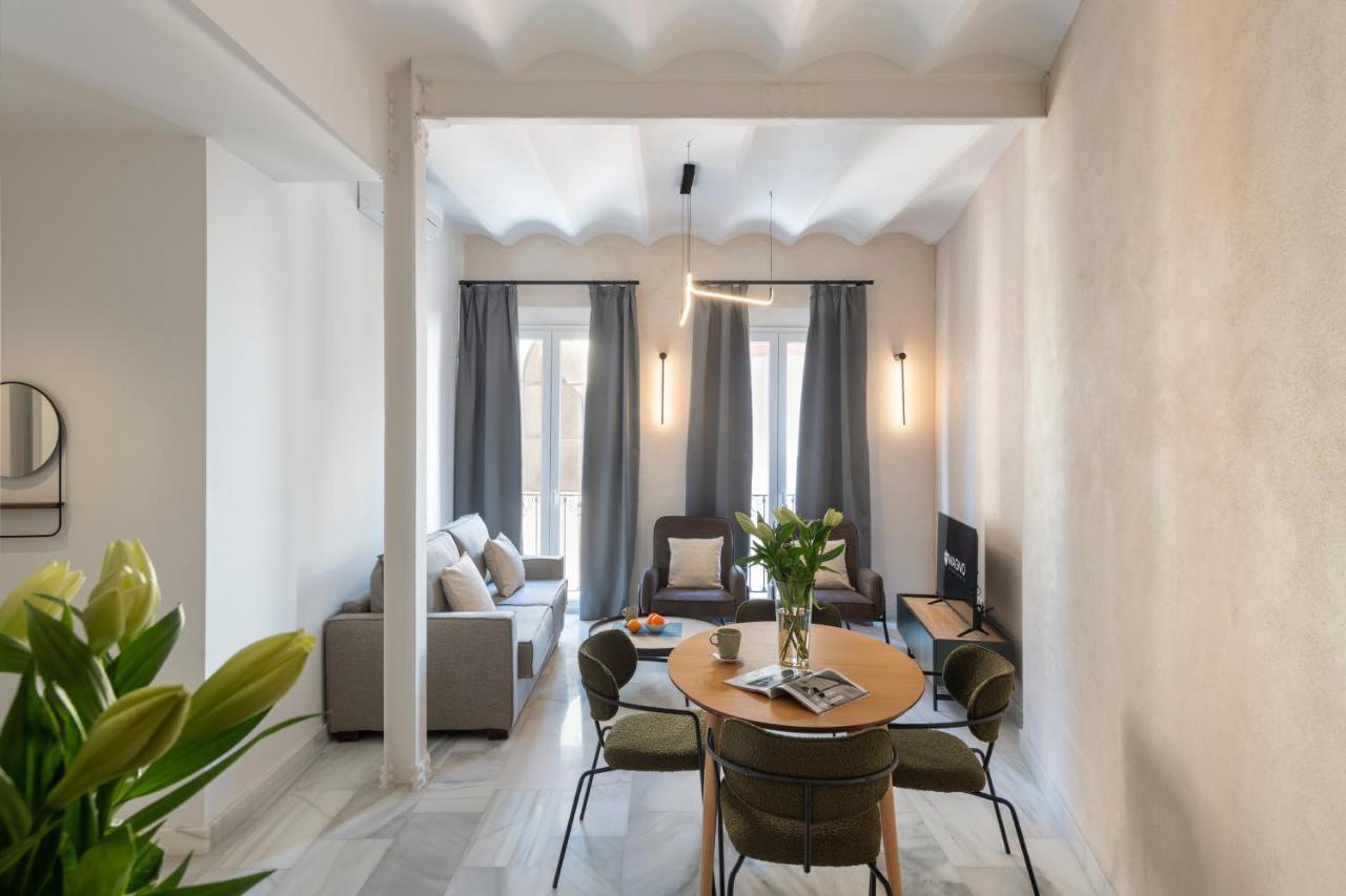 Magno Apartments San Gil - Shared Jacuzzi Севиля Екстериор снимка