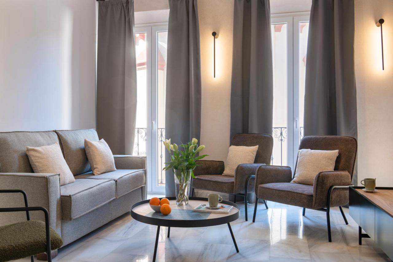 Magno Apartments San Gil - Shared Jacuzzi Севиля Екстериор снимка