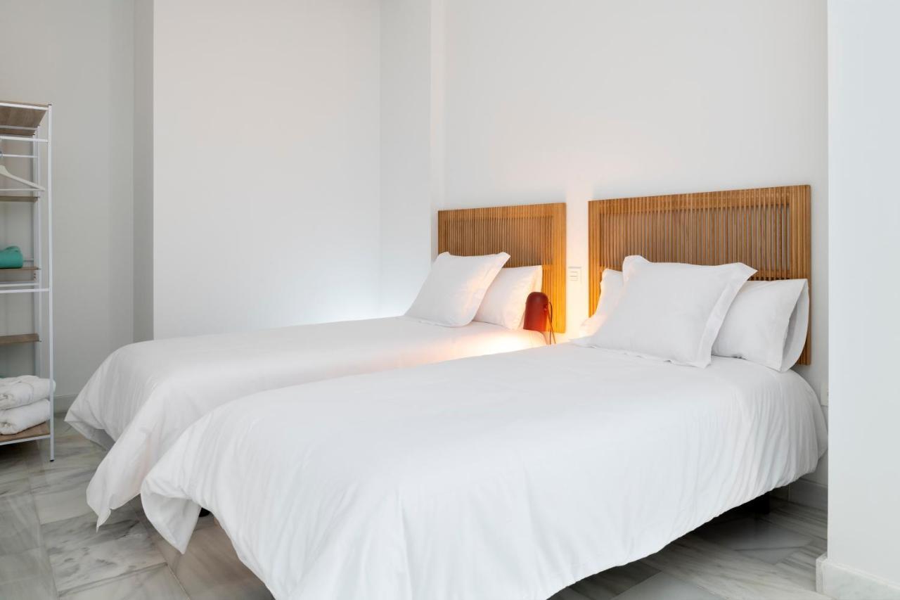Magno Apartments San Gil - Shared Jacuzzi Севиля Екстериор снимка