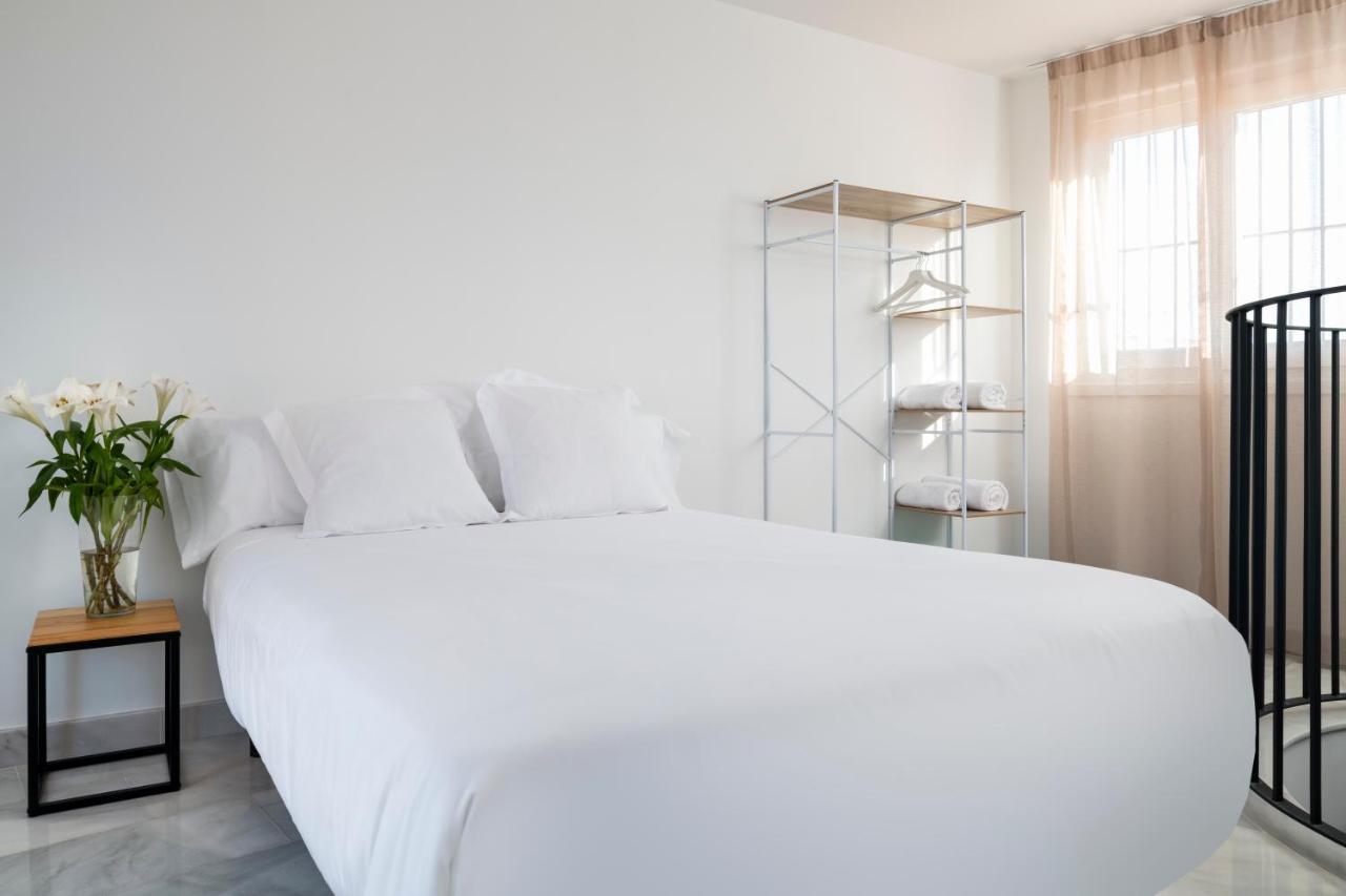 Magno Apartments San Gil - Shared Jacuzzi Севиля Екстериор снимка