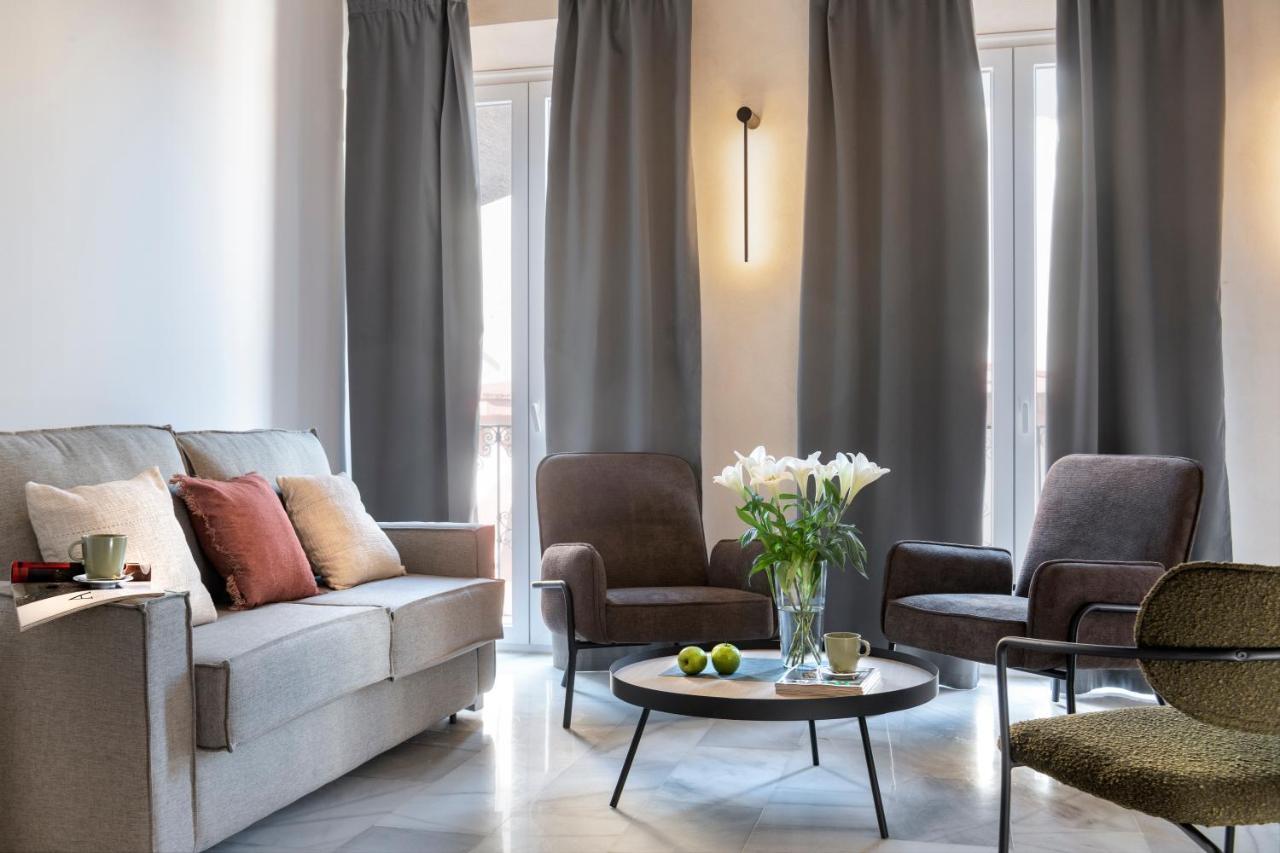 Magno Apartments San Gil - Shared Jacuzzi Севиля Екстериор снимка