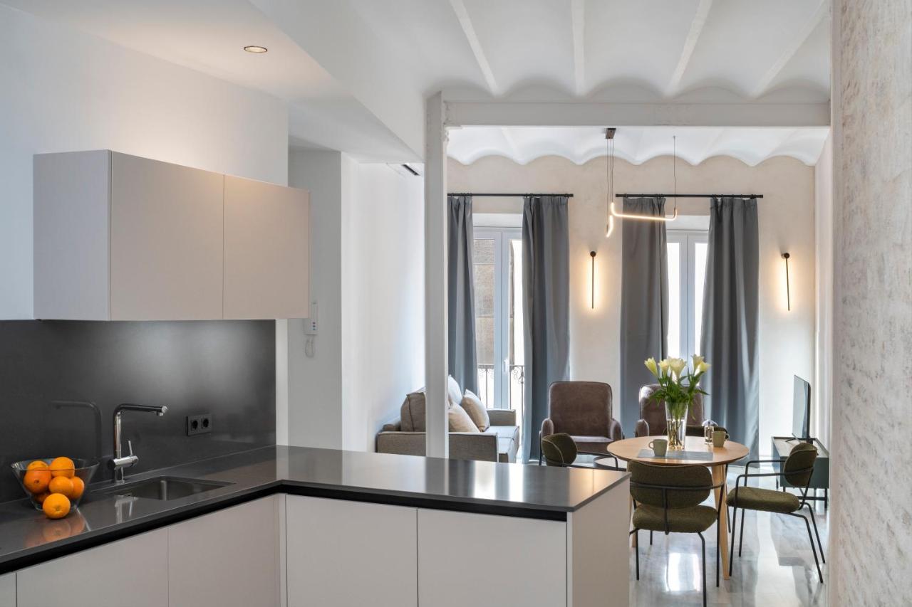 Magno Apartments San Gil - Shared Jacuzzi Севиля Екстериор снимка