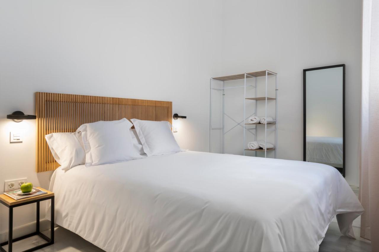 Magno Apartments San Gil - Shared Jacuzzi Севиля Екстериор снимка