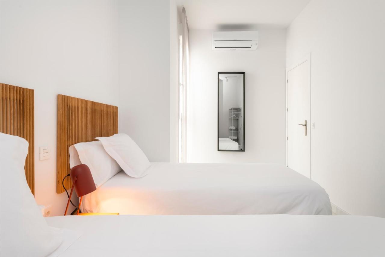 Magno Apartments San Gil - Shared Jacuzzi Севиля Екстериор снимка