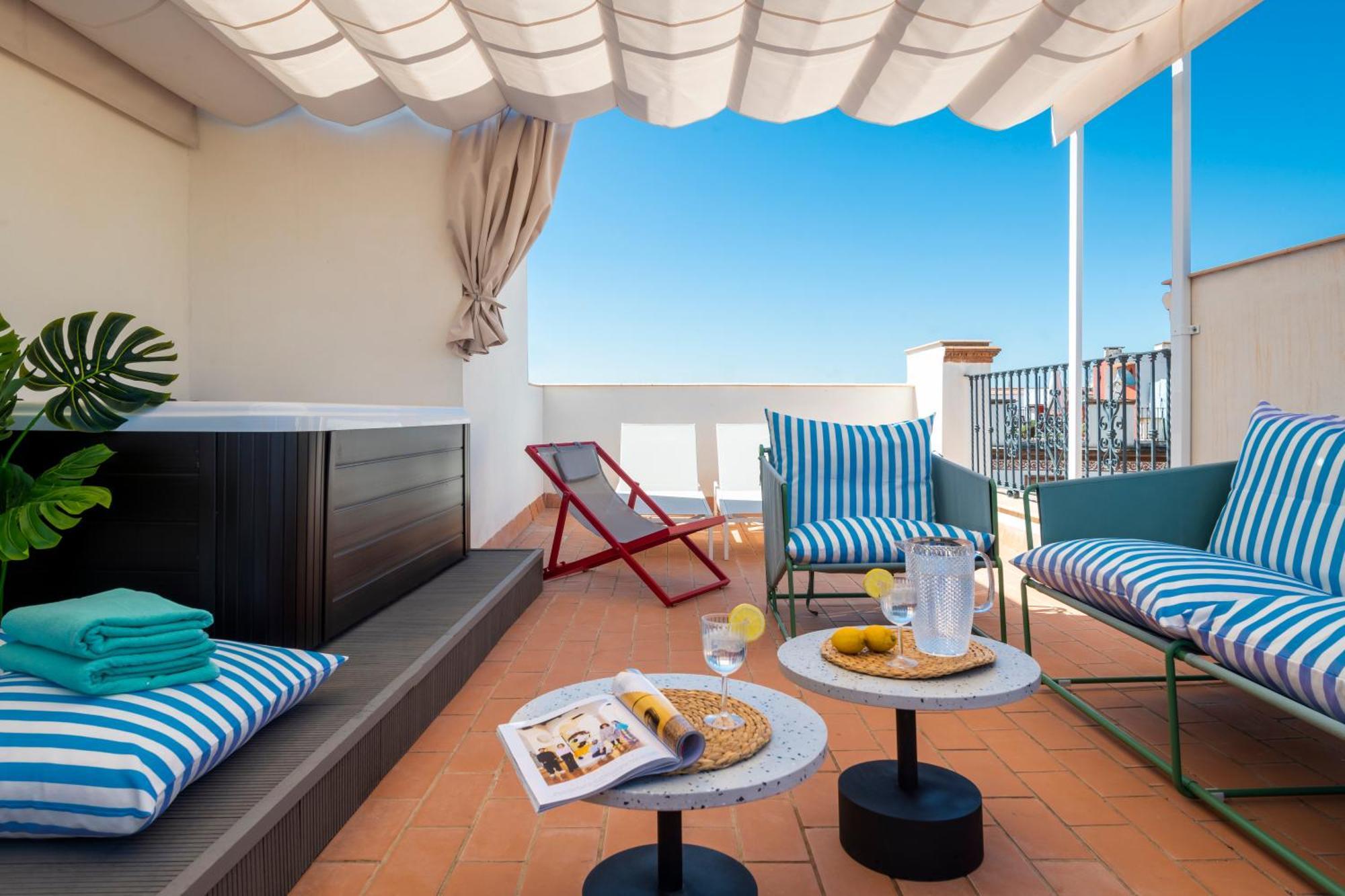 Magno Apartments San Gil - Shared Jacuzzi Севиля Екстериор снимка