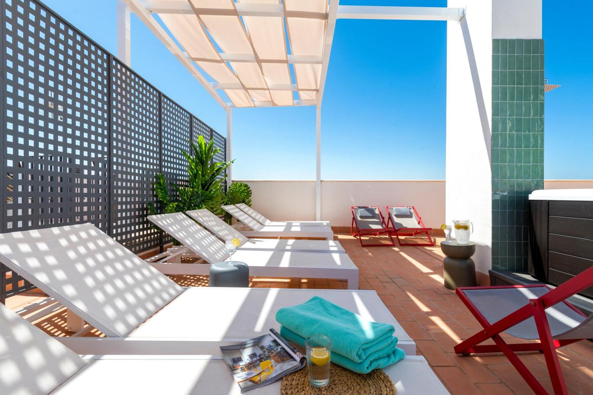 Magno Apartments San Gil - Shared Jacuzzi Севиля Екстериор снимка